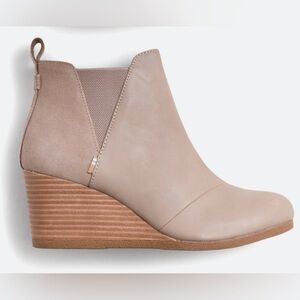 Toms. Kelsey Leather Wedge Bootie
6.5 | Taupe